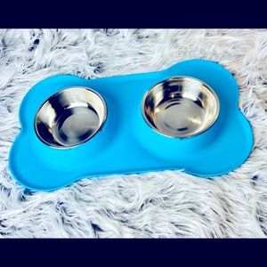 Silicone Dog / Cat Feeder with 2 Stainless steel bowls